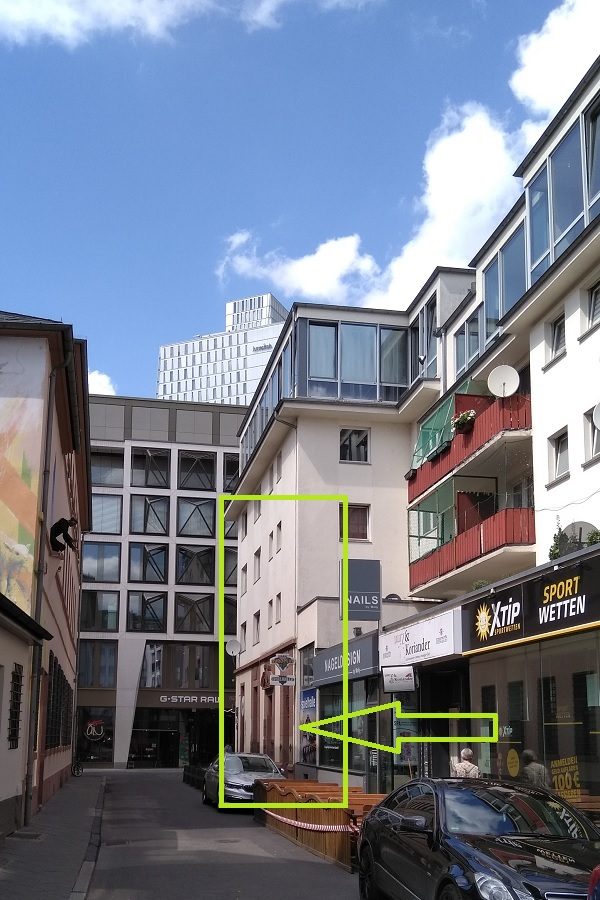 Blick aus der Töngesgasse Schärfengäßchen 4 6 Frankfurt Eingang Praxis Ishikawa